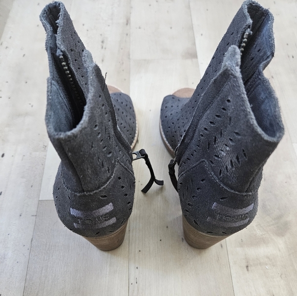 TOMS Majorica Perforated Suede Open Toe Booties Block Heel Womens 7 - Picture 5 of 7